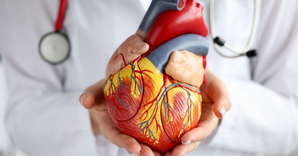 ECG mostrando fibrilación auricular detectada en clínica de Puerto Vallarta