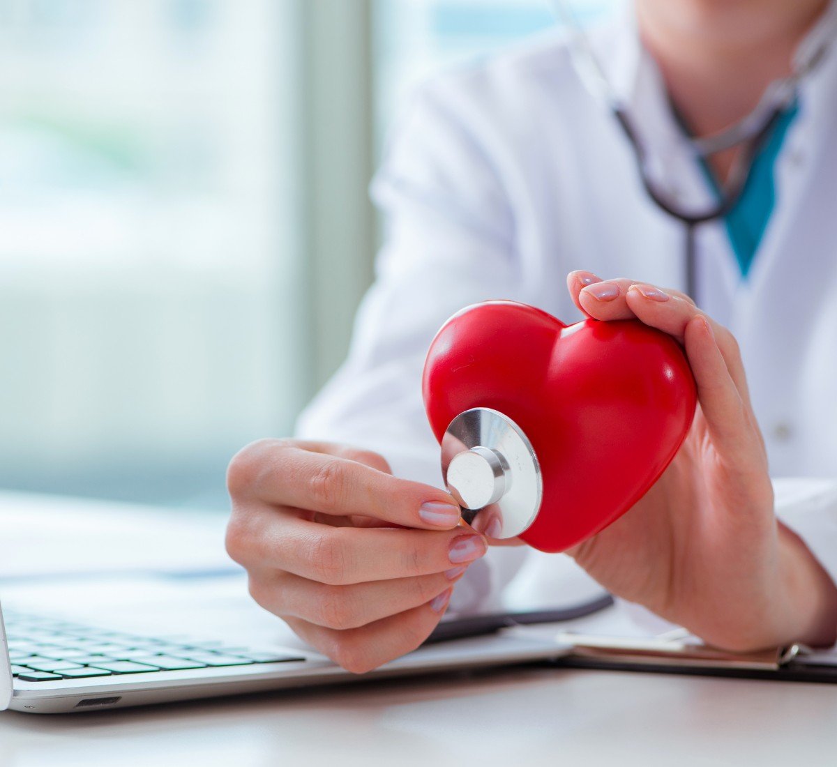 Paciente en rehabilitación cardíaca supervisada por la Dra. Karla Castolo