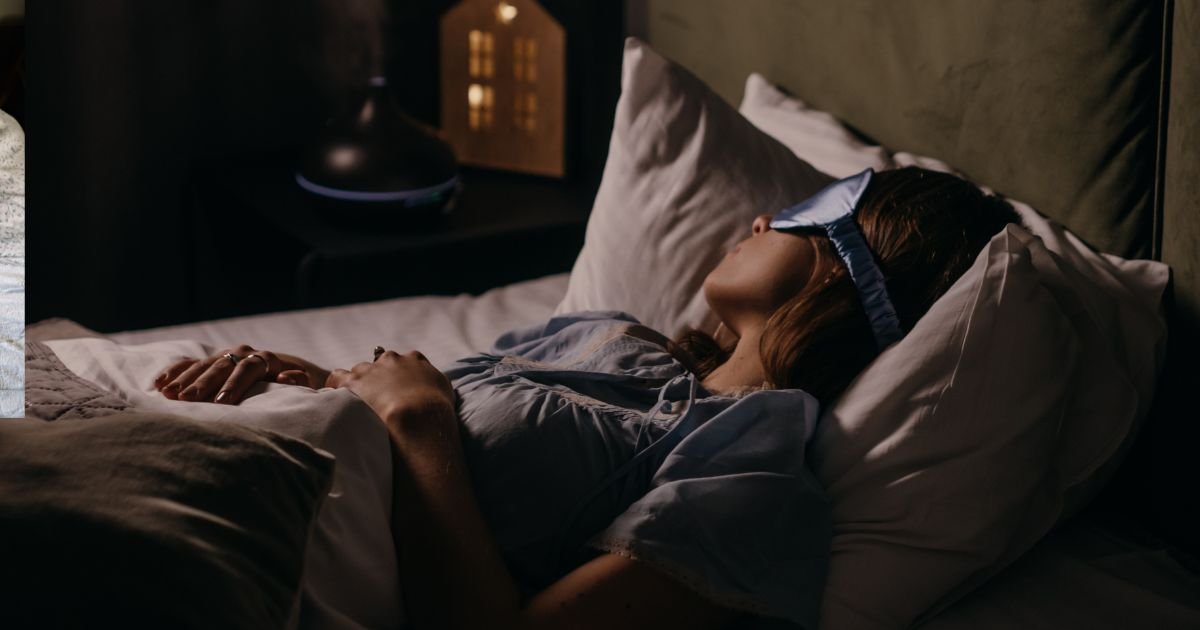 Persona durante una rutina nocturna tranquila que favorece el sueño reparador